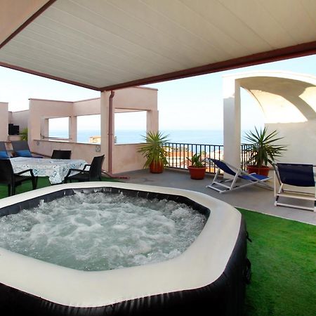 Attico Vista Mare Con Terrazza E Spa Riscaldata Santo Stefano di Camastra Exterior foto