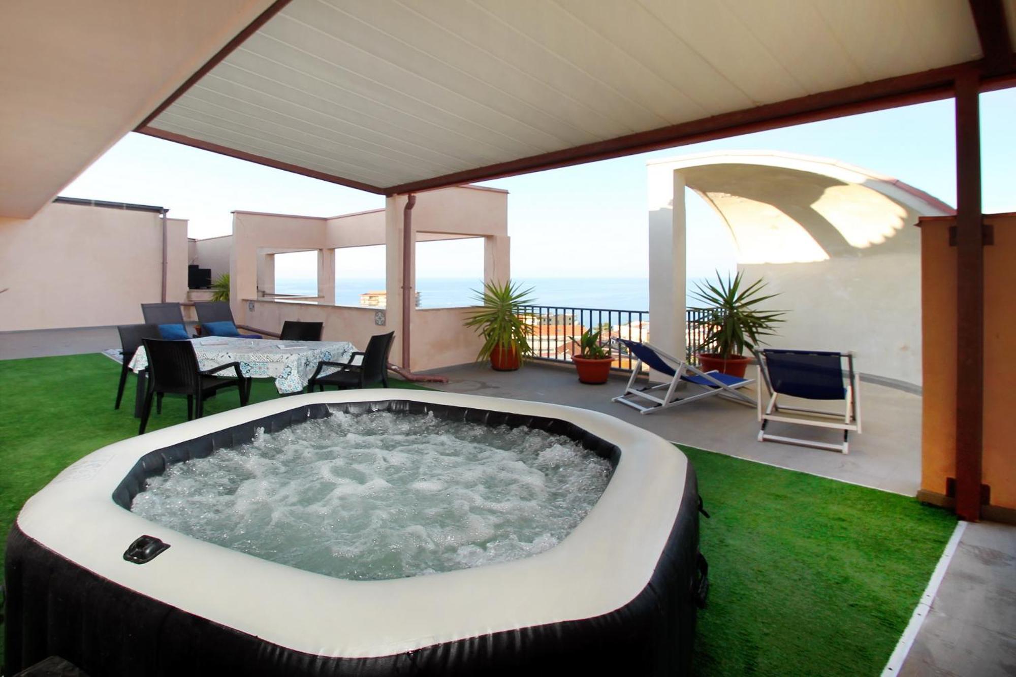Attico Vista Mare Con Terrazza E Spa Riscaldata Santo Stefano di Camastra Exterior foto