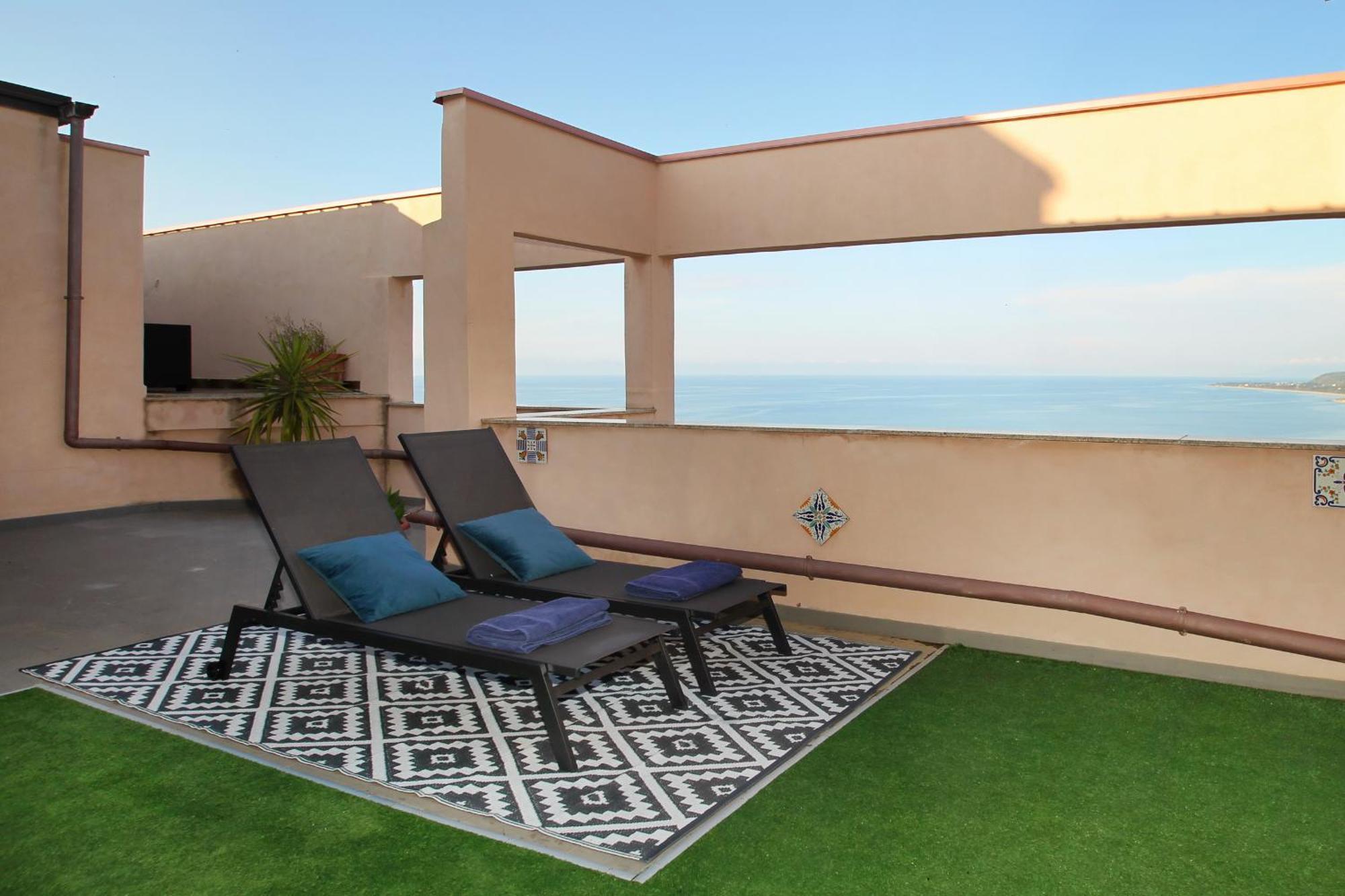 Attico Vista Mare Con Terrazza E Spa Riscaldata Santo Stefano di Camastra Exterior foto